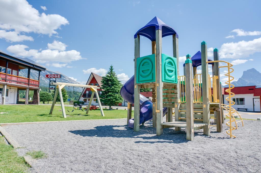 קאנמור Rocky Mountain Ski Lodge מראה חיצוני תמונה