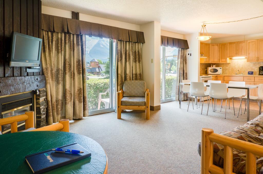 קאנמור Rocky Mountain Ski Lodge מראה חיצוני תמונה